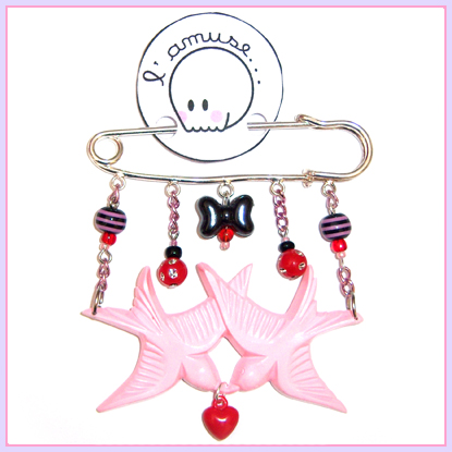 Douces Hirondelles kilt pin