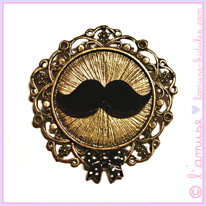 La Moustache charm
