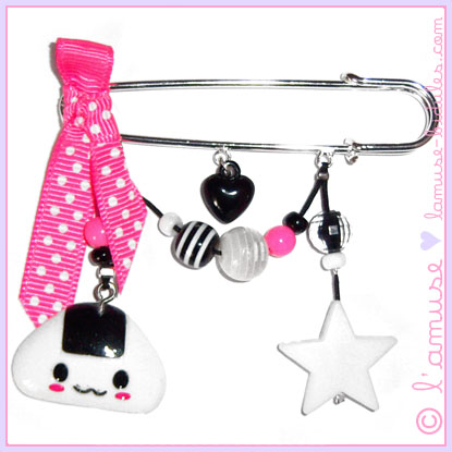 Onigiri kilt pin